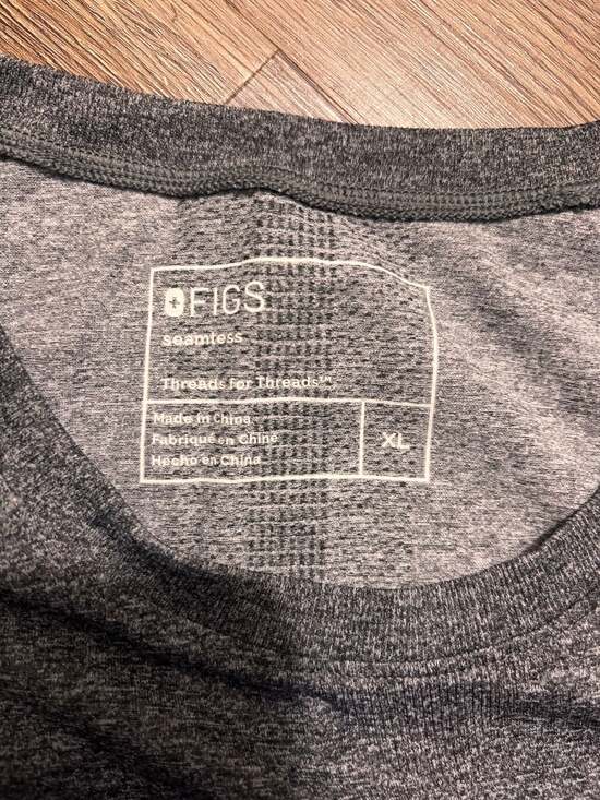 FIGS XL Salta Seamless Longsleeve Underscrub in Graphite - Picture 6 of 9